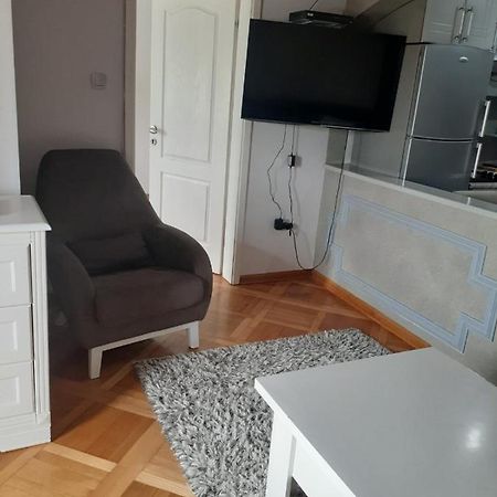 Loznicki Stan Na Dan 2 - Stan Na Dan Loznica Appartement Buitenkant foto