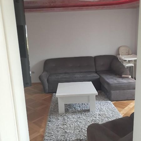 Loznicki Stan Na Dan 2 - Stan Na Dan Loznica Appartement Buitenkant foto